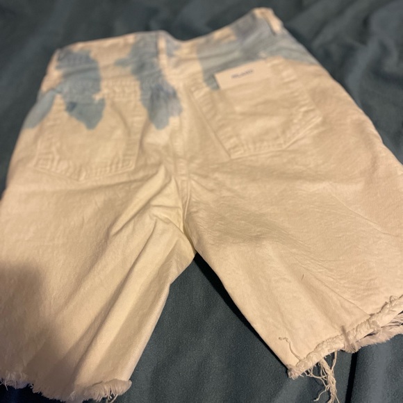 * BRAND NEW * Zara distressed shorts - Picture 3 of 3
